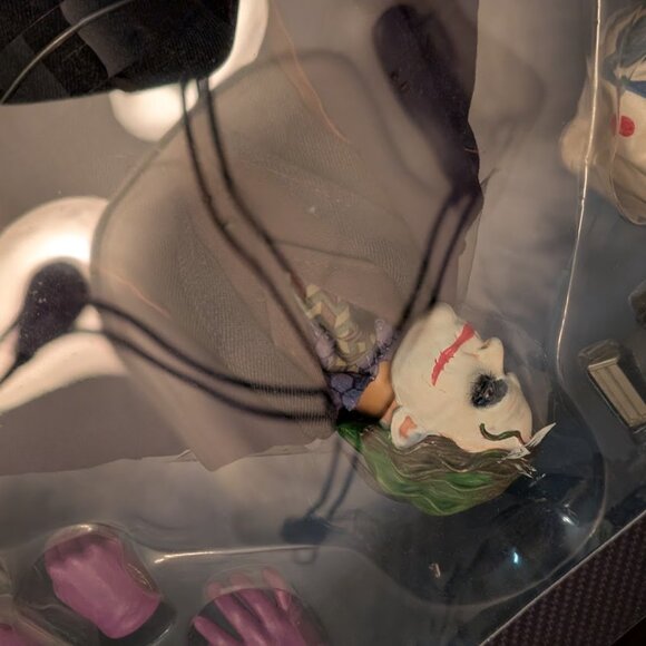 O1 DC DIRECT The Joker Deluxe Collector Figure - Picture 6 of 8